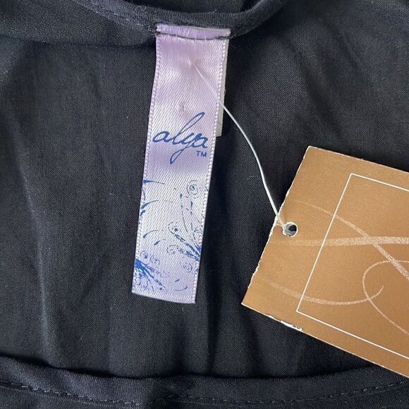 Alya Black Top with Cream Embroidery - Picture 4 of 6